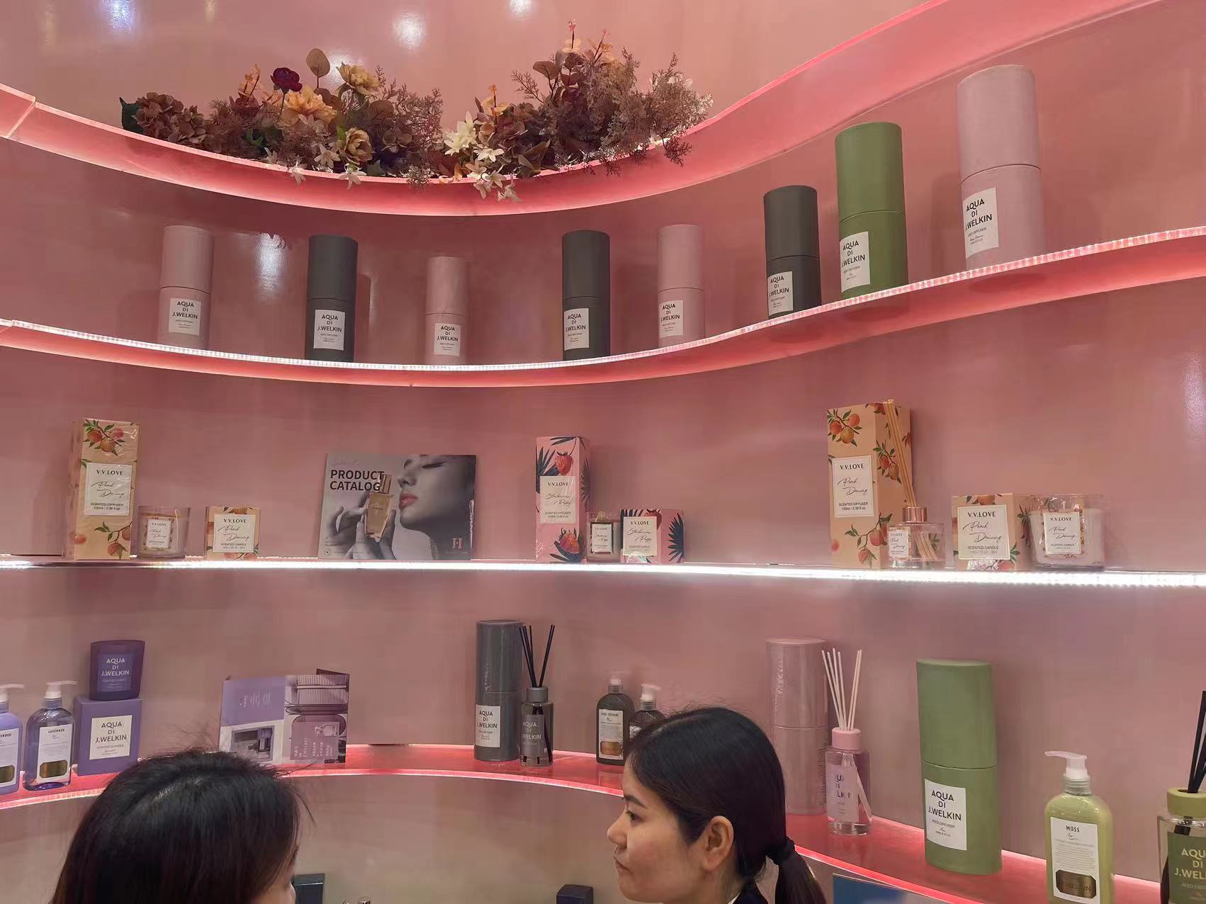 軍興溢美帶大家走進第27屆CBE上?；瘖y品行業(yè)展會